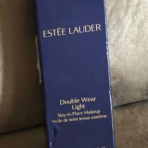 Estée Lauder Double Wear Light Make-Up, intensity 3.0 (2 available)